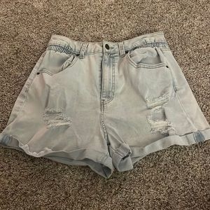 Light Wash Mom Short Jeans